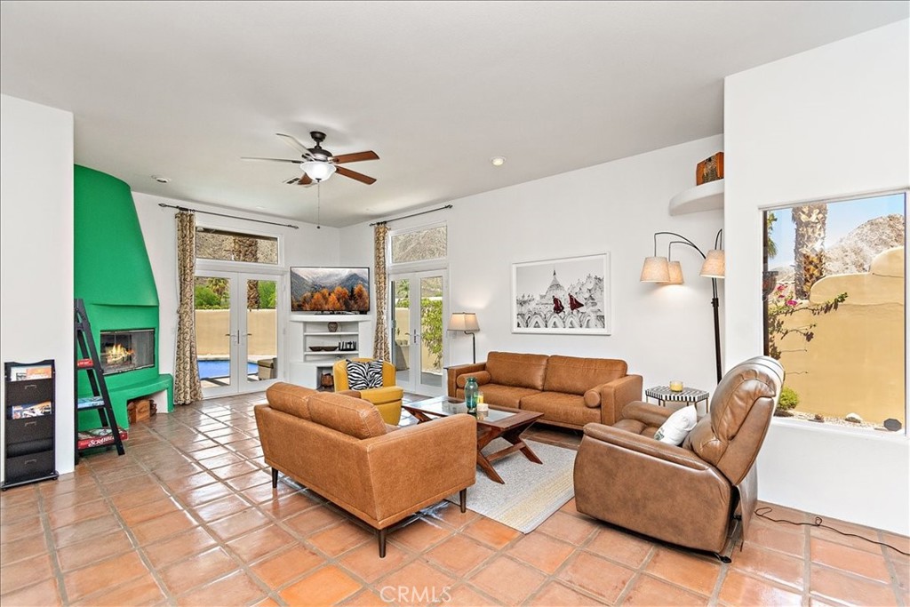 MLS #OC25260928 image #1