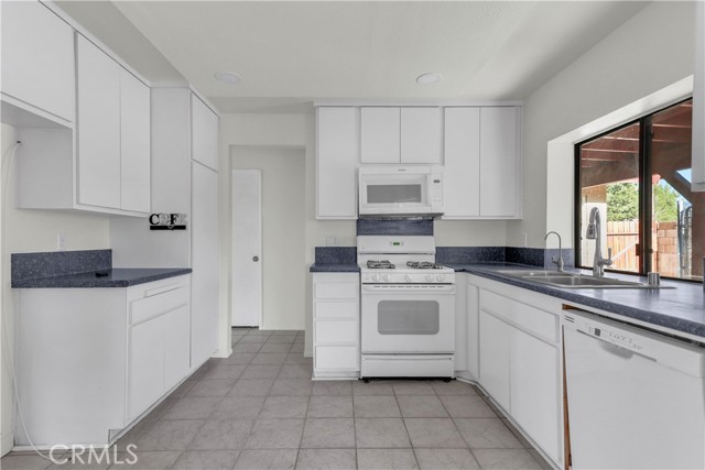 44827 Rock Island Drive, Lancaster CA: https://media.crmls.org/medias/8cbb906f-f349-4075-b9a5-6c0e39643f91.jpg