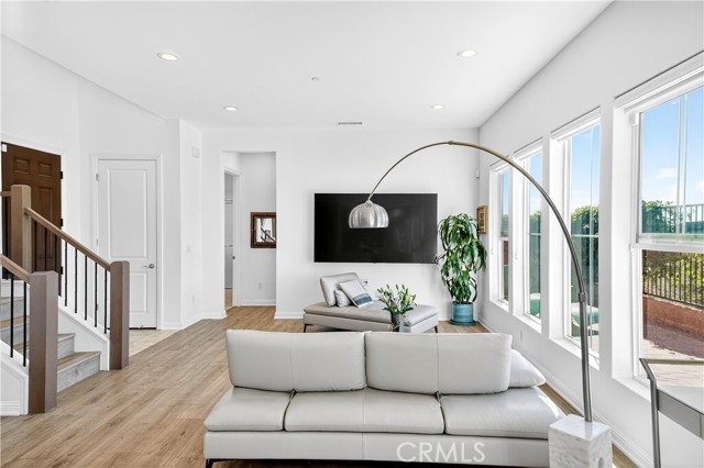 Detail Gallery Image 5 of 26 For 20851 W Acorn Circle, Porter Ranch,  CA 91326 - 4 Beds | 3 Baths