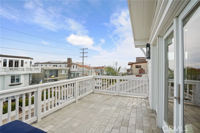 339 28th Street, Hermosa Beach, California 90254, 4 Bedrooms Bedrooms, ,3 BathroomsBathrooms,Residential,Sold,28th,PV22079530