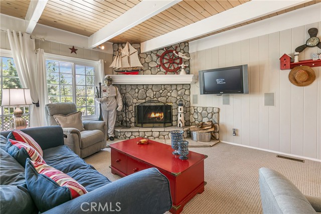 Detail Gallery Image 7 of 44 For 27888 West Shore Rd, Lake Arrowhead,  CA 92352 - 3 Beds | 2 Baths