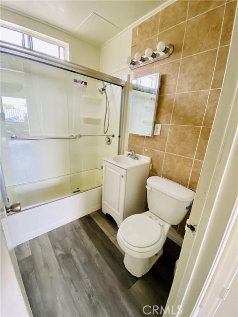 151 W Imperial, Los Angeles CA: https://media.crmls.org/medias/8cbd5027-0270-4394-a3c8-86ee28eacd7d.jpg