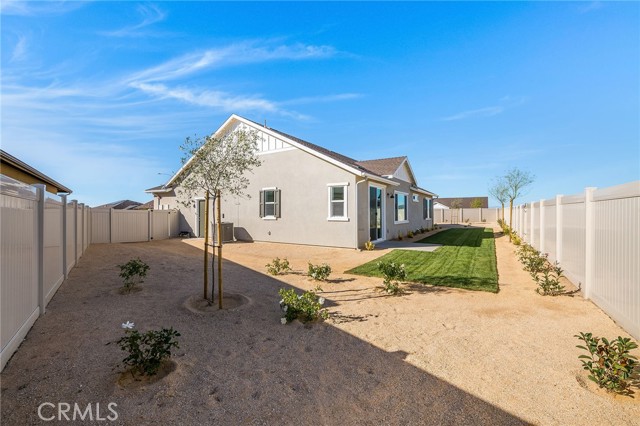 5564 Gem Court, Lancaster CA: https://media.crmls.org/medias/8cbdb9a0-2e7c-4a26-93b3-708266942bad.jpg