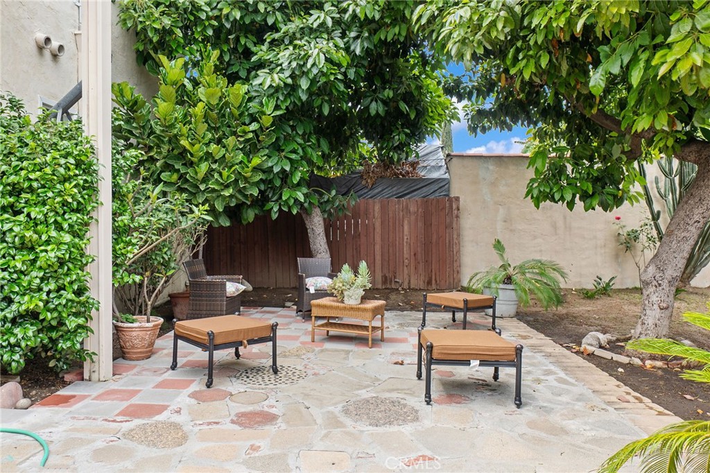 https://media.crmls.org/medias/8cbe0909-e9ca-4c98-aa93-66b6fafb20fd.jpg?preset=X-Large