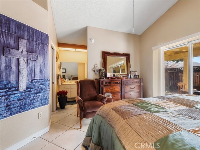 16873 Silica Drive, Victorville CA: https://media.crmls.org/medias/8cbf7944-2817-4878-a34c-0df9c360668f.jpg