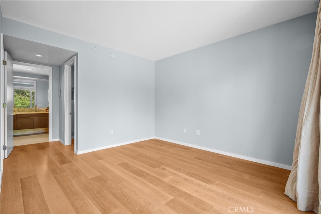 https://media.crmls.org/medias/8cc0e4d8-85ab-463e-b7e4-de6b50c9d802.jpg?preset=X-Large