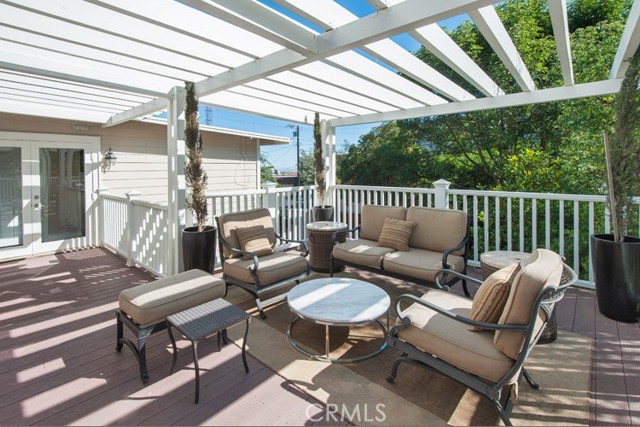 Detail Gallery Image 10 of 27 For 7120 Pacific View Dr, Los Angeles,  CA 90068 - 5 Beds | 4 Baths