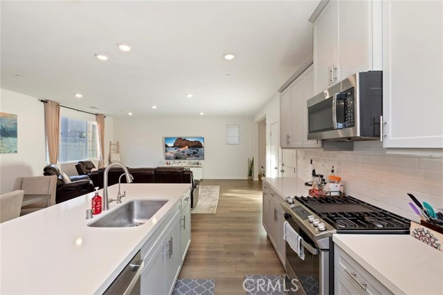 2275 Melogold Way, Corona CA: https://media.crmls.org/medias/8cc1b798-1ba3-4d72-9b5b-92a9699f586f.jpg