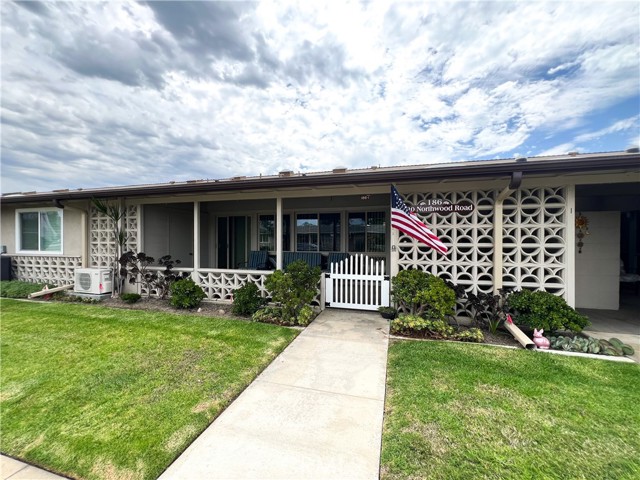 1120 Northwood Rd., M8-186I, Seal Beach CA: https://media.crmls.org/medias/8cc260c5-93f7-44e9-a016-2f9754192e06.jpg