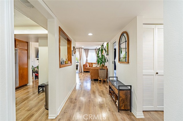 Detail Gallery Image 3 of 50 For 365 W Alameda Ave #203,  Burbank,  CA 91506 - 3 Beds | 2 Baths
