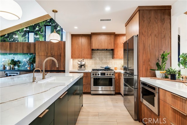 Detail Gallery Image 3 of 43 For 187 S Shattuck Pl, Orange,  CA 92866 - 3 Beds | 2 Baths