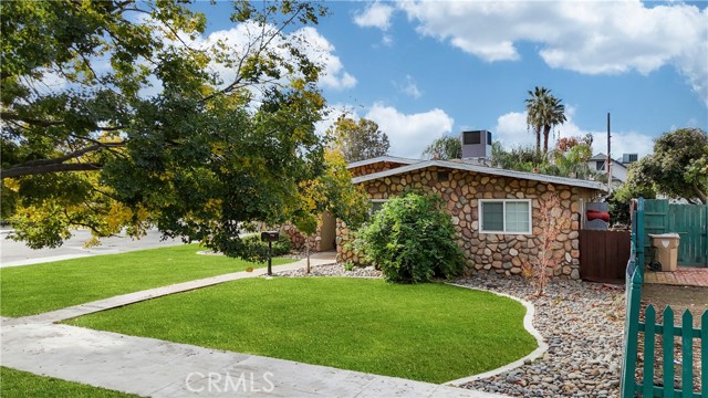 Detail Gallery Image 2 of 40 For 201 Oleander, Bakersfield,  CA 93304 - 4 Beds | 2 Baths