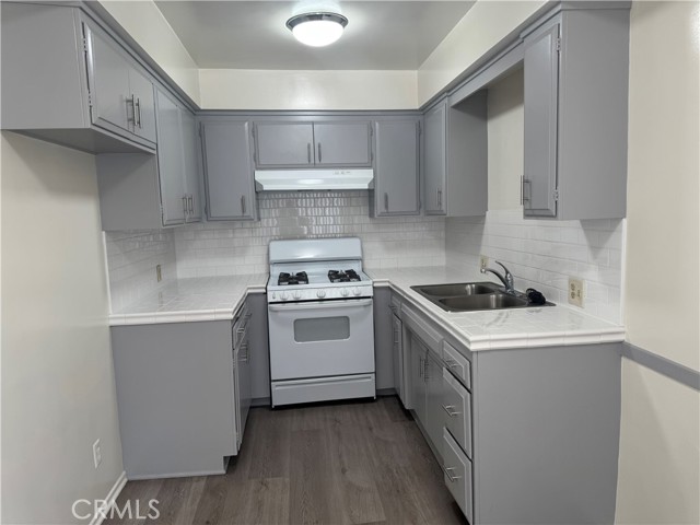 428 N Electric Avenue, Alhambra CA: https://media.crmls.org/medias/8cc40a64-96d0-4158-89ff-d67b24baad08.jpg