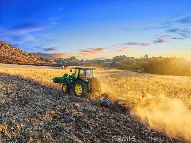 36520 E Benton Road, Temecula CA: https://media.crmls.org/medias/8cc4fc38-d586-49af-a8cd-e1441a1fe728.jpg