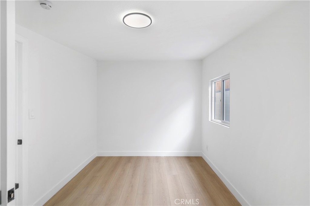 https://media.crmls.org/medias/8cc50da1-a173-4728-9ef1-eb966c95477c.jpg?preset=X-Large