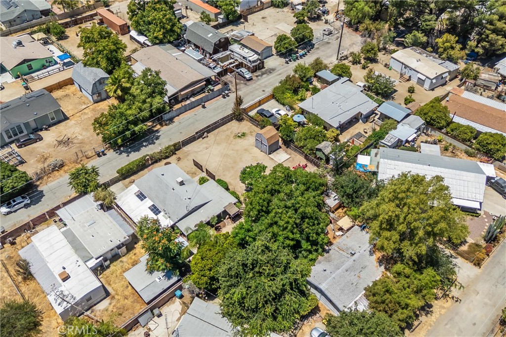 https://media.crmls.org/medias/8cc645c4-72e5-4c86-9dc0-244b74c3bc65.jpg?preset=X-Large