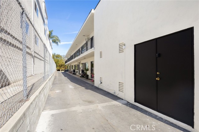 Detail Gallery Image 14 of 17 For 13018 Valleyheart Dr #4,  Studio City,  CA 91604 - 1 Beds | 1 Baths