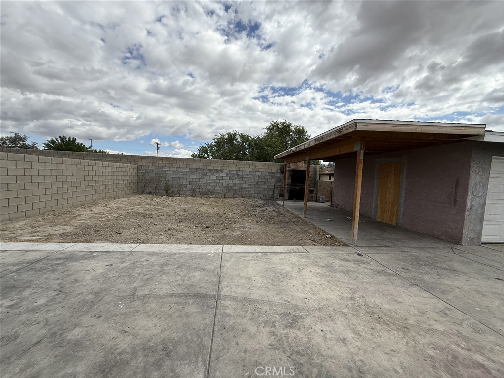 https://media.crmls.org/medias/8cc6f666-6649-4b28-93d5-cf6d3e135889.jpg?preset=X-Large