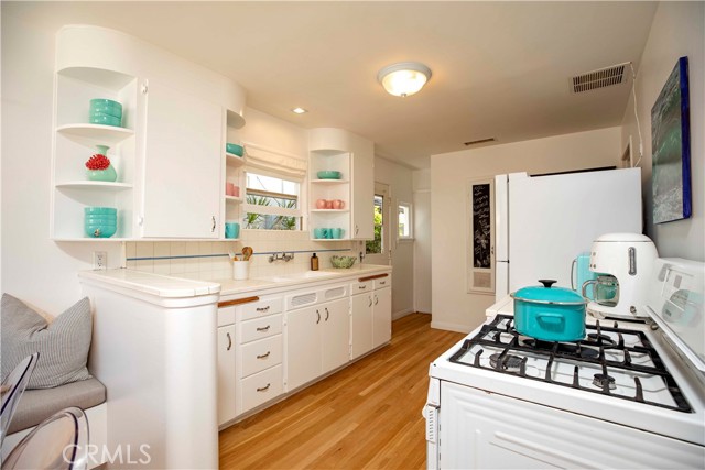 204 38th Street, Manhattan Beach, California 90266, 3 Bedrooms Bedrooms, ,2 BathroomsBathrooms,Residential,Sold,38th,SB22186761