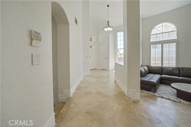 Detail Gallery Image 4 of 34 For 25792 Maple View Dr, Laguna Hills,  CA 92653 - 5 Beds | 3/1 Baths