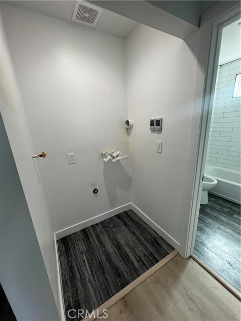 1128 Ardmore, Los Angeles CA: https://media.crmls.org/medias/8cc70efb-fe58-45bd-959b-f0c1e1a3199e.jpg