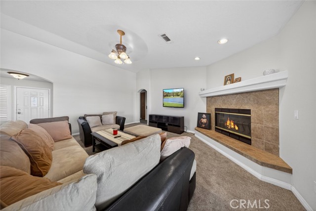 Detail Gallery Image 9 of 61 For 9280 Appleton St, Victorville,  CA 92392 - 4 Beds | 2/1 Baths