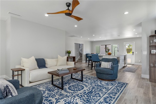 Detail Gallery Image 2 of 41 For 286 Glendora Ave, Long Beach,  CA 90803 - 3 Beds | 3 Baths