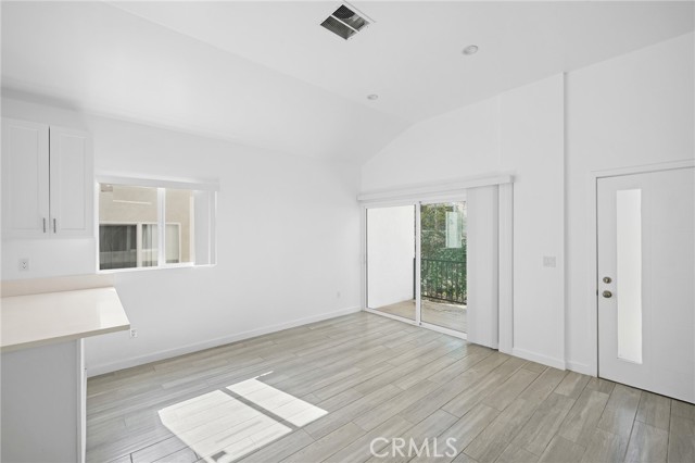 Detail Gallery Image 8 of 27 For 2926 Fairmount #3/4,  La Crescenta,  CA 91214 - 2 Beds | 2/1 Baths