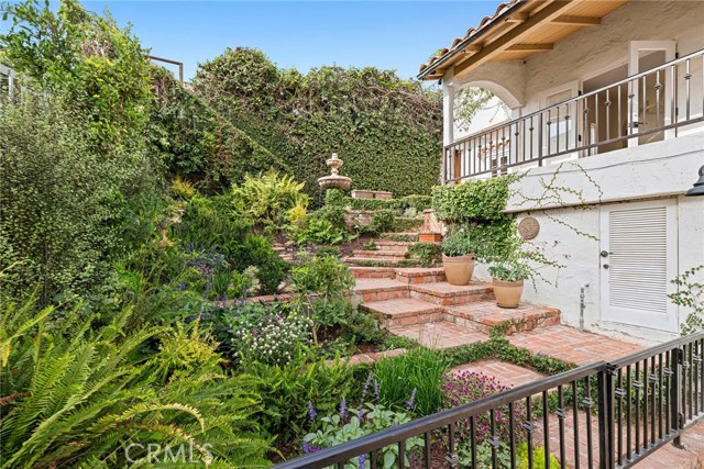 Detail Gallery Image 13 of 30 For 31402 Ocean View St, Laguna Beach,  CA 92651 - 3 Beds | 3/1 Baths