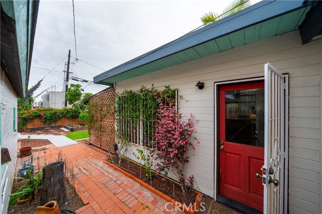 2324 Manchester Avenue, Cardiff by the Sea CA: https://media.crmls.org/medias/8cc7d2b9-621d-473b-8063-aa9f518f7df7.jpg