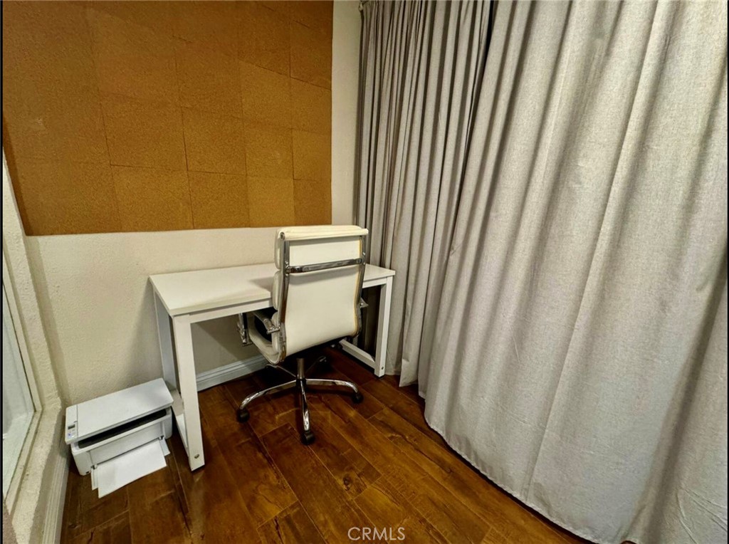 https://media.crmls.org/medias/8cc7f7ad-cb27-4ba7-a95c-d9e2229c752b.jpg?preset=X-Large