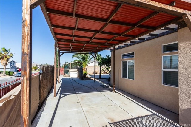 8961 Newcastle Avenue, Hesperia CA: https://media.crmls.org/medias/8cc9a854-22b2-423f-a93e-8dbe3d496e1e.jpg