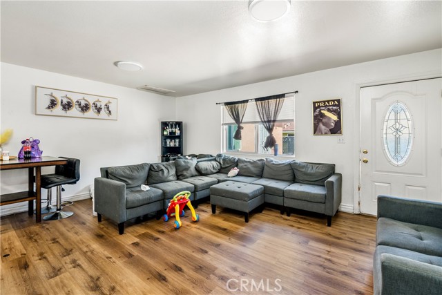660 W 94th Street, Los Angeles CA: https://media.crmls.org/medias/8cc9cacc-11c8-4583-bb3e-23e96cf15a00.jpg
