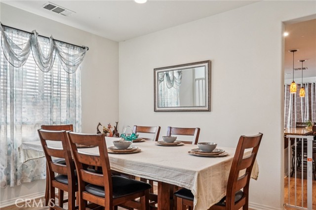 6562 Crescendo Court, Eastvale CA: https://media.crmls.org/medias/8cca49ab-1cf3-4b0a-894f-0b6eb4986409.jpg