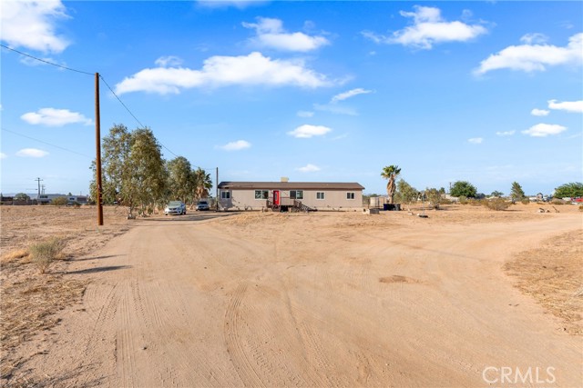 6320 Cholame Road, Phelan CA: https://media.crmls.org/medias/8cca6e0c-763f-459e-b9bb-3db83831c73f.jpg
