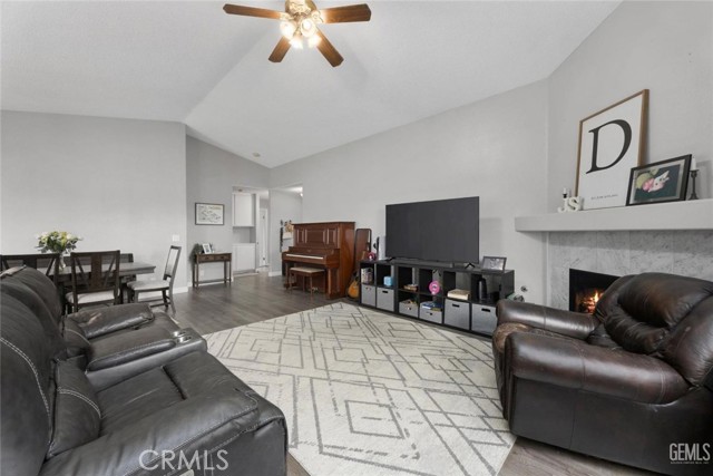 Detail Gallery Image 9 of 31 For 11617 Cactus Dr, Bakersfield,  CA 93312 - 3 Beds | 2 Baths