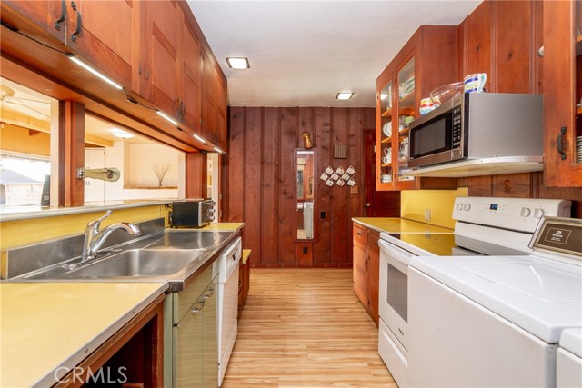 4899 Glenwood Drive, Riverside CA: https://media.crmls.org/medias/8ccadd7f-597d-476d-8adc-e689873185f0.jpg