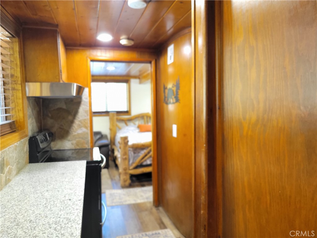 https://media.crmls.org/medias/8ccb093b-4537-4512-b125-f0121cc00269.jpg?preset=X-Large