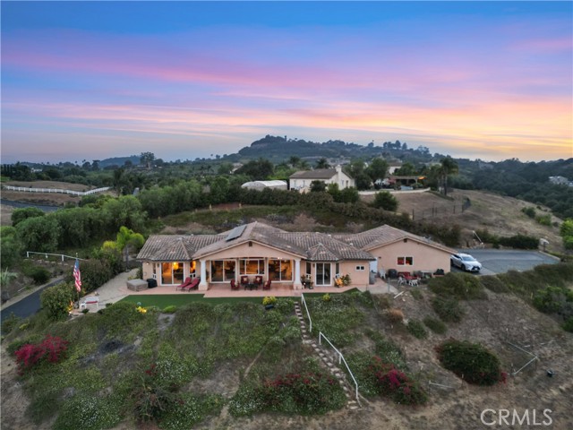 255 Puerta De Lomas, Fallbrook CA: https://media.crmls.org/medias/8ccd0029-13ee-49ab-a25f-55df3b677370.jpg