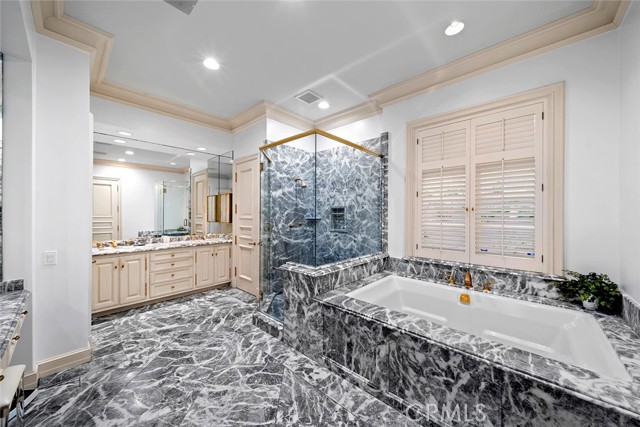 Detail Gallery Image 18 of 46 For 121 Emerald Bay, Laguna Beach,  CA 92651 - 5 Beds | 4/1 Baths