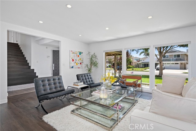 20051 Lawson Lane, Huntington Beach CA: https://media.crmls.org/medias/8ccecd51-7222-4059-be72-04d1d33291c2.jpg