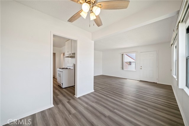 823 W 25th Street, San Pedro CA: https://media.crmls.org/medias/8ccff4e3-f5f9-4173-bede-69aab8499f37.jpg