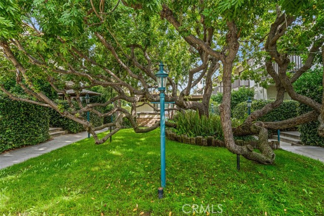 Detail Gallery Image 4 of 53 For 4218 Troost #20,  Studio City,  CA 91604 - 3 Beds | 2/1 Baths