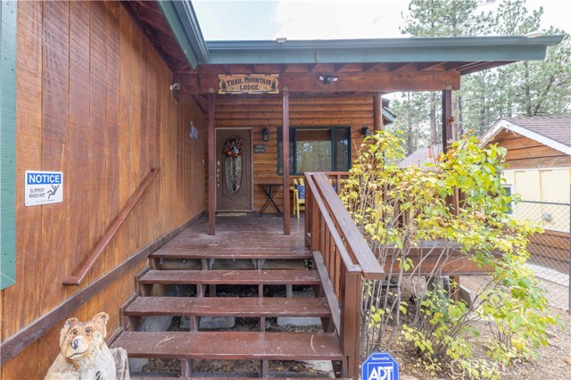 Detail Gallery Image 6 of 23 For 39789 Forest Rd, Big Bear Lake,  CA 92315 - 3 Beds | 2 Baths