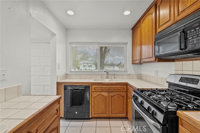 Detail Gallery Image 15 of 37 For 1529 E Avenue Q6, Palmdale,  CA 93550 - 4 Beds | 2 Baths