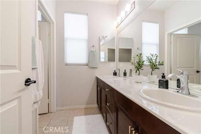 Detail Gallery Image 22 of 55 For 12017 Rock Creek Ct, Hawthorne,  CA 90250 - 4 Beds | 2/1 Baths
