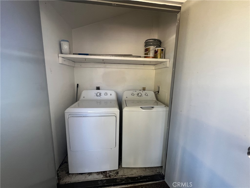 https://media.crmls.org/medias/8cd2deb2-553e-4504-88c0-7ad01c1fa42e.jpg?preset=X-Large