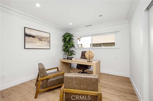 14257 Chandler Boulevard photo 30