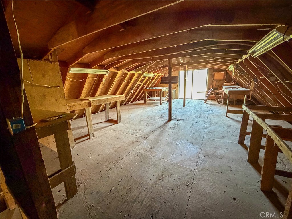 https://media.crmls.org/medias/8cd5789e-a93f-480b-be06-9e00ea4faf5b.jpg?preset=X-Large
