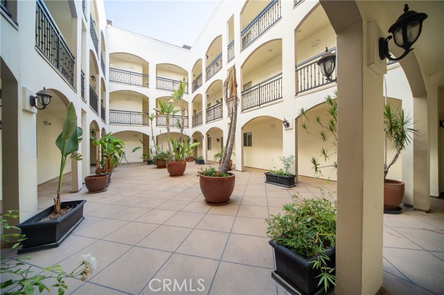 Detail Gallery Image 6 of 19 For 12916 Moorpark St #104,  Studio City,  CA 91406 - 2 Beds | 2 Baths